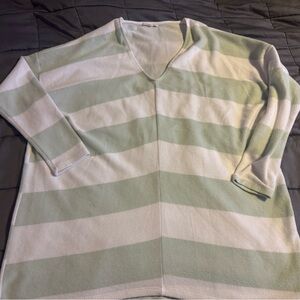 1XL - Light Green and White Stripped V-Neck Light Long Sleeve Shirt